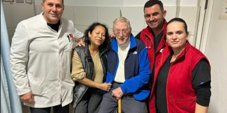 Gruaja e ambasadorit Walker në gjendje të mirë shëndetësore, lirohet pas trajtimit