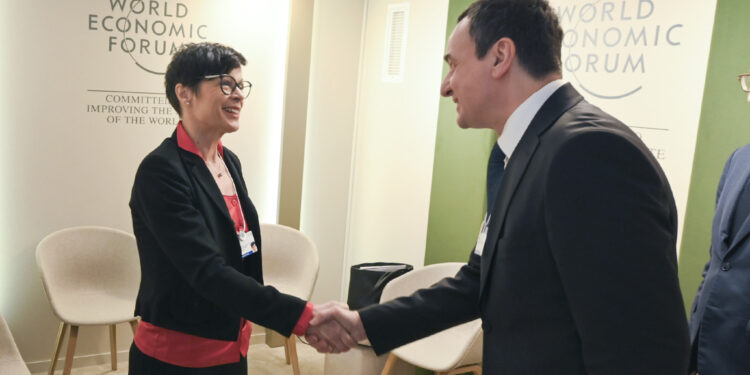 Kurti takohet me Kos: Kosova dëshmoi progres, meriton statusin e vendit kandidat