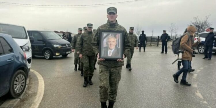 Nexhat Dacit i jepet lamtumira e fundit me ceremoni shtetërore në Prishtinë