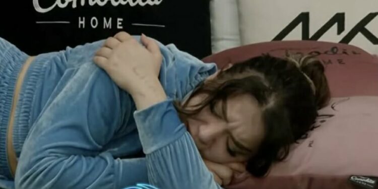 “Kam dalë femër e fëlliqur”, Alba nuk i ndal lotët