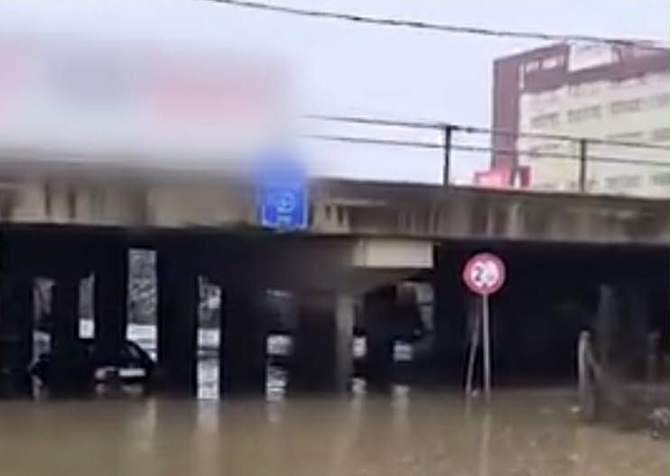 Sasi e madhe e ujit, bllokohet nënkalimi në afërsi të Preocit (VIDEO)