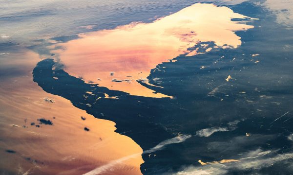 Derisa Evropa goditet nga përmbytjet, bora dhe erërat e forta – në Australi temperaturat arrijnë deri në 49 gradë celsius