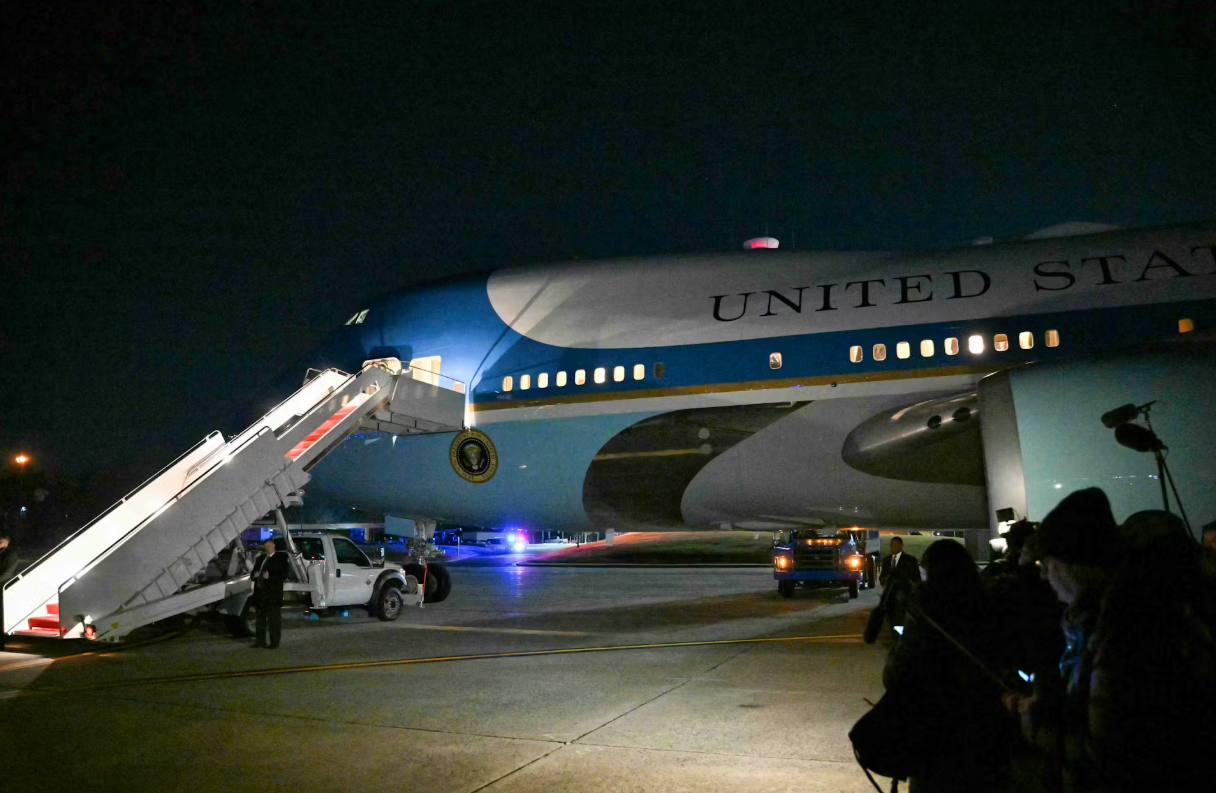 Aeroplani i Trumpit kishte defekt teknik, para nisjes për në Davos