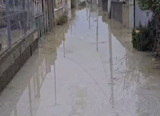 Rritet niveli i ujit në Durrës, 400 banorë të evakuuar