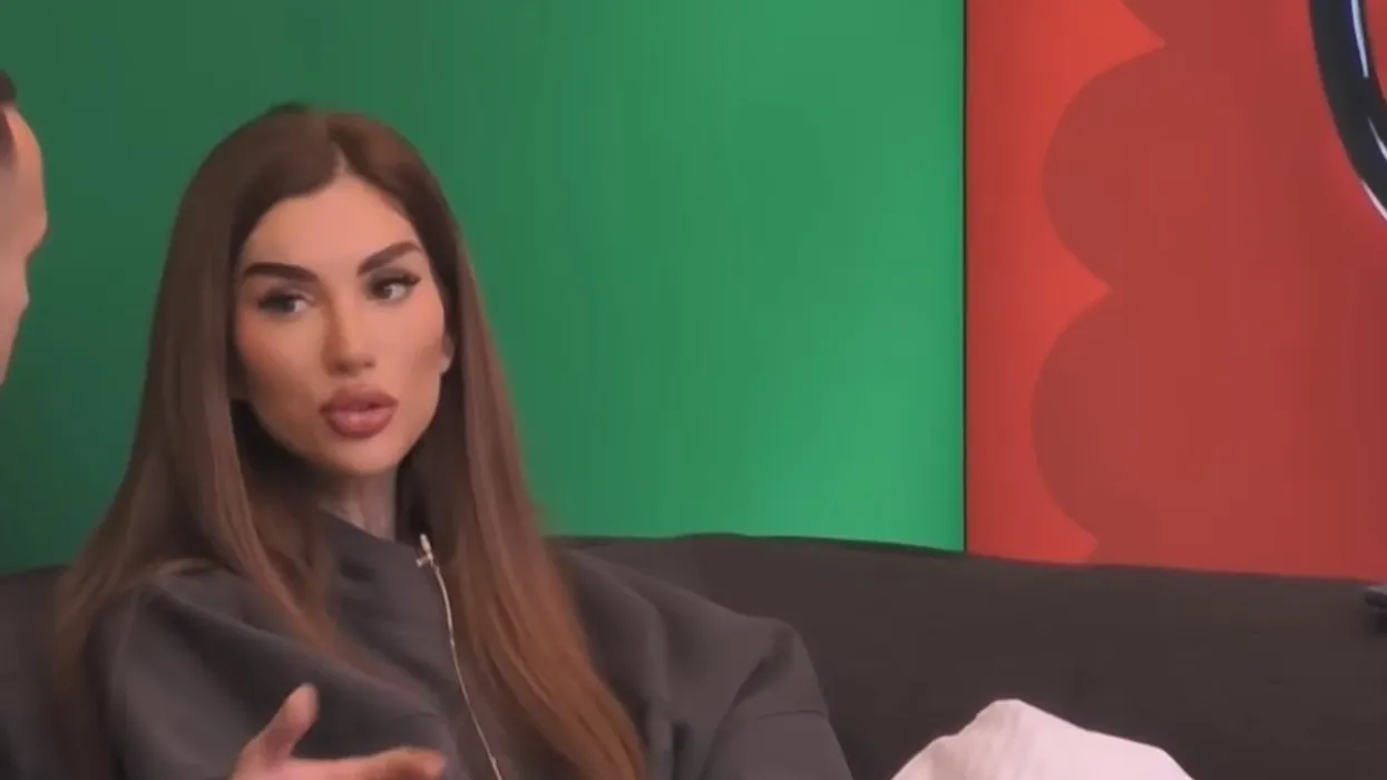 Bia shfaqet e zhveshur në vaskë