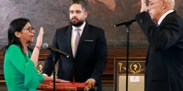 Presidentja venezuelase shfaqet e afërt me ambasadorët e Kinës, Rusisë dhe Iranit gjatë betimit të saj