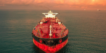 SHBA sekuestron anijen e naftës të lidhur me Venezuelën, raportohet se Rusia ka dërguar nëndetëse për ta mbrojtur atë