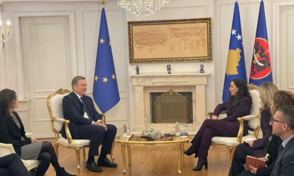 Sorensen e përfundon takimin me Kurtin, takohet me Osmanin