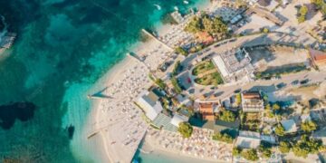 Shqipërinë e vizituan vjet mbi 12 milionë turistë, shumica nga Kosova