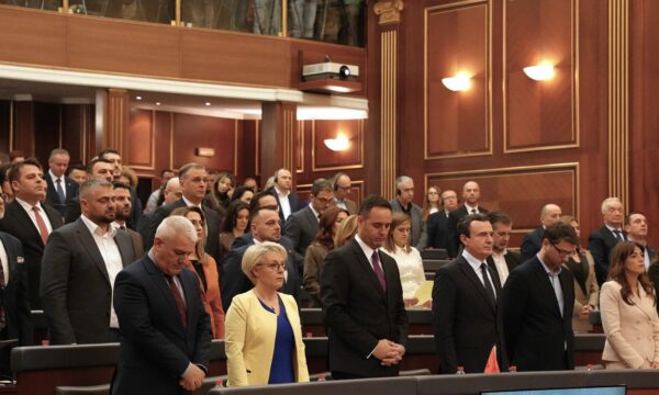 Haxhiu kryetare, Simiqi nënkryetar – tërheqja e LVV-së dhe votimi në “harmoni të plotë” që e zgjidhi për 1 orë bllokadën