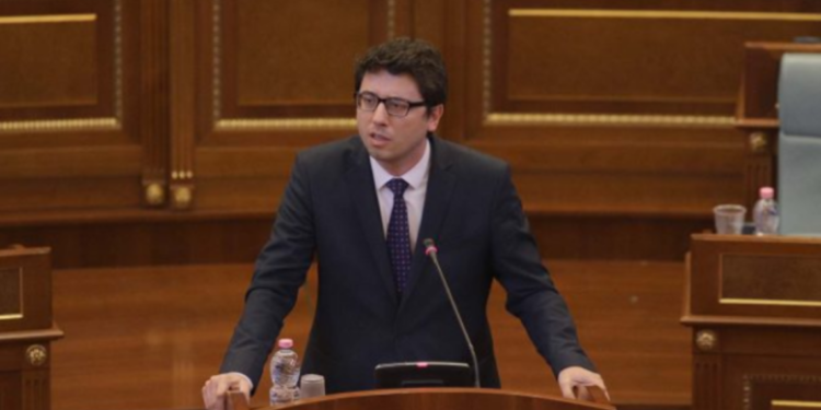 Bedri Hamza për ngutinë në votimin e buxhetit: S’dua ta besoj se ka të bëjë me çështjen e presidentit