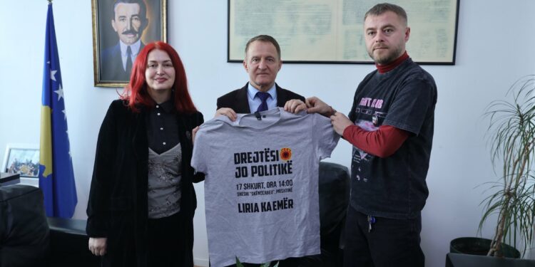 Marshi “Drejtësi, jo politikë” merr mbështetje edhe nga kryetari i Vushtrrisë, Ferit Idrizi