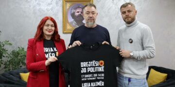 Përfaqësuesit e “Liria ka Emër” priten nga kryetari i Skenderajt, Sami Lushtaku – marrin mbështetje për Marshin “Drejtësi, jo politikë” më 17 shkurt