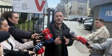 PSD ironizon me PDK-në, Hamzës ia dërgon “kartelën” e Vetëvendosjes