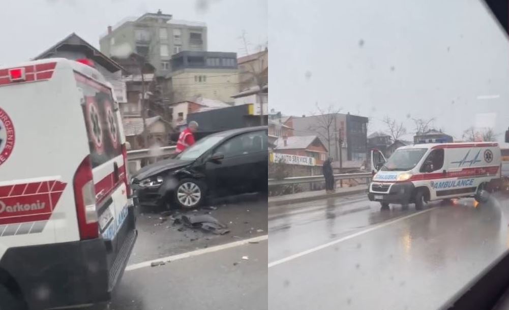 Aksident në Prishtinë, autoambulanca në vendngjarje (Video)