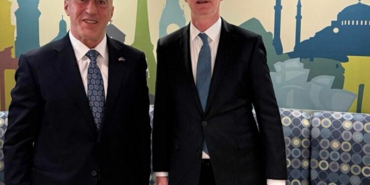 Haradinaj takon zyrtarin e lartë të DASH-it, thekson rëndësinë e anëtarësimit të Kosovës në NATO