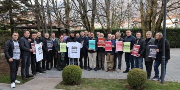 Mësimdhënësit, pensionistët, fermerët dhe OVL e UÇK-së në Istog mbështesin Marshin “Drejtësi, jo politikë” më 17 shkurt