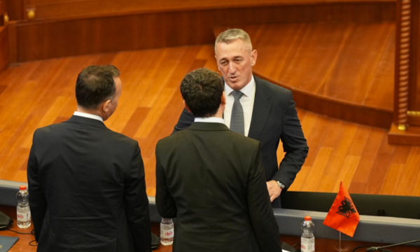 Del aktgjykimi i plotë: Zgjedhja e Rashiq jokushtetuese, Kuvendi konstituohet me zgjedhjen e të gjithë nënkryetarëve