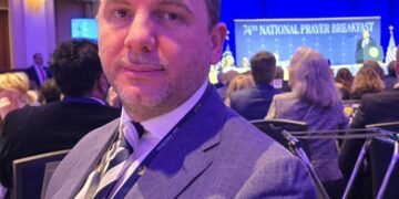 Memli Krasniqi merr pjesë në Mëngjesin Kombëtar të Lutjeve: Aleanca me SHBA-në mbetet interes jetik për Kosovën