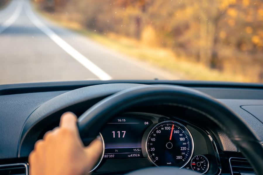 Derisa ishte duke vozitur, një person u vetëplagos në Drenas