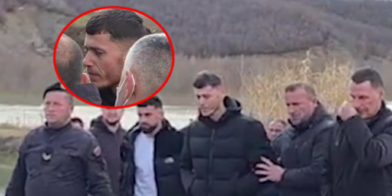 Vëllai i 30-vjeçarit që u gjet sot nga FSK-ja shpërthen në lot, momenti kur trupi i pa jetë sillet në breg