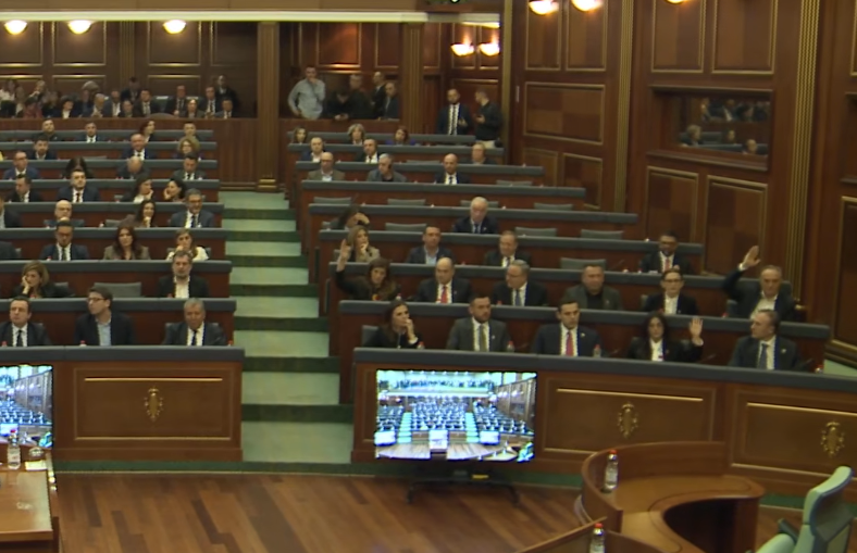 Këta janë tre deputetët e PDK-së që s’votuan nënkryetarët