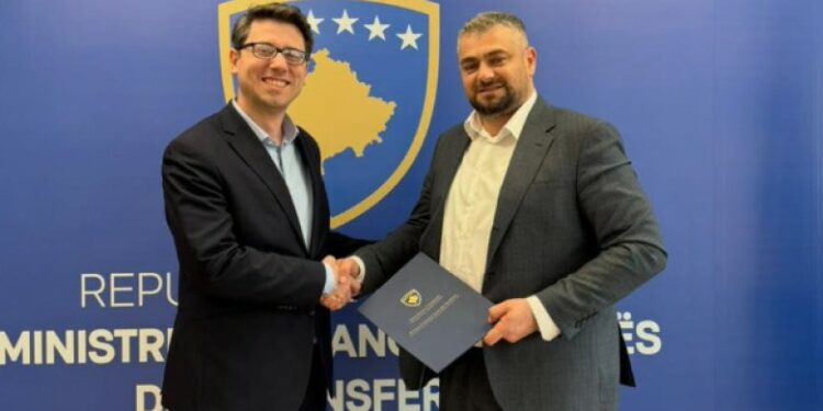 Murati takon Hotin, bëhet dorëzim-pranimi i portofolit tek ministria e re