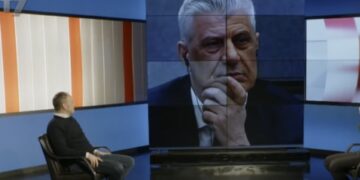 Petrit Selimi komenton momentin epik të Thaçit brenda sallës së gjyqit: Buzëqeshi me absurditetin e Prokurorisë së Hagës