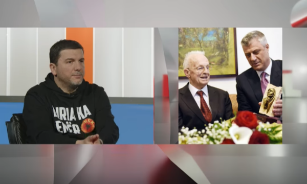 “Kanë dalë jashtë, i ka thanë hajde baca Adem ta tregoj flamurin”, Krasniqi e quan pamje historike takimin mes Thaçit e Demaçit