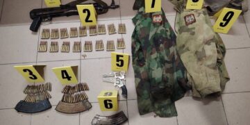 Në tri raste të ndara, policia në veri gjen armë, municion e granata dore