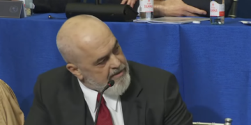 Edi Rama i kërkon Trumpit të reagojë për Hashim Thaçin që po mbahet qe 6 vite në Hagë: Për hir të Zotit të bëjmë diçka