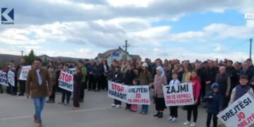 Banorët e dy fshatrave bllokojnë magjistralen Prishtinë–Pejë, kërkojnë zgjidhje për çështjet pronësore