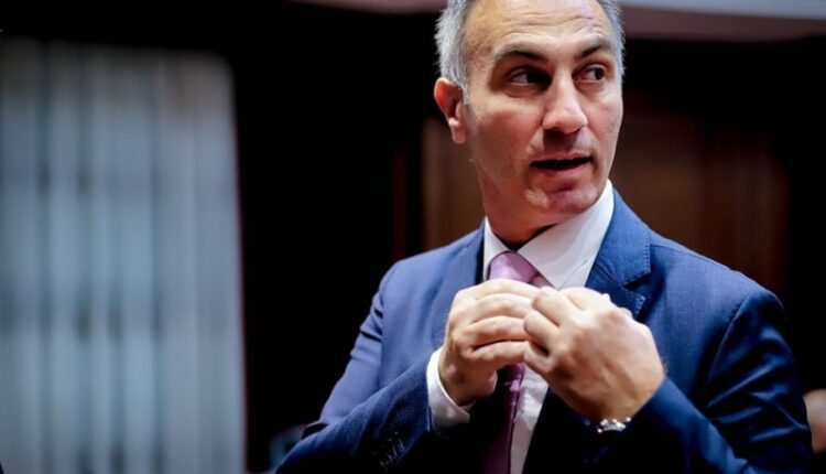 A po fshihej  krejt kohën në Kosovë -Artan Grubi u arrestua sot në Bllacë, për çka kërkohet në Maqedoninë e Veriut?