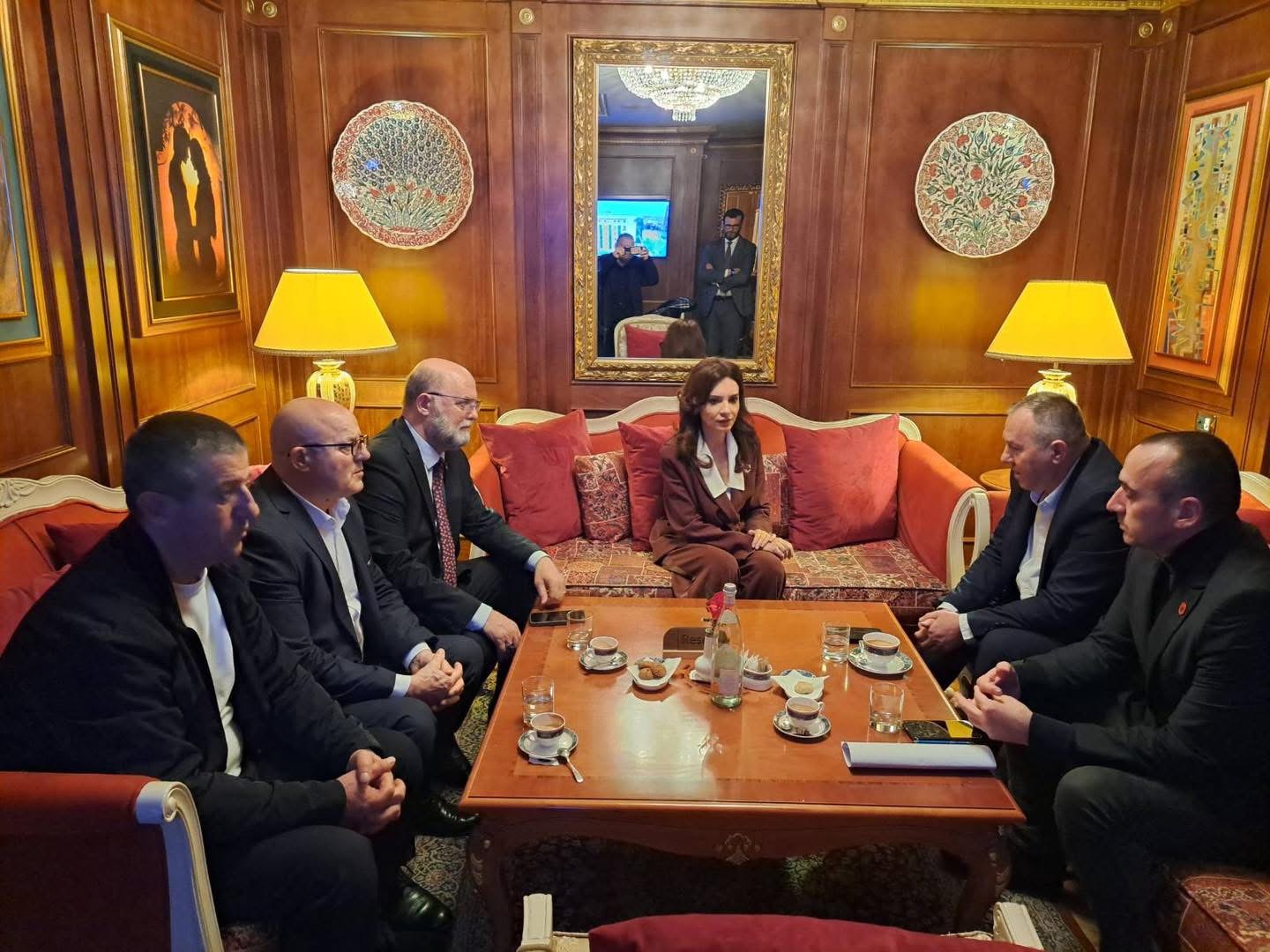 OVL-UÇK takohet me Spiropalin, kërkohet mobilizim mbarëkombëtar për mbështetje të ish-krerëve të UÇK-së në Hagë