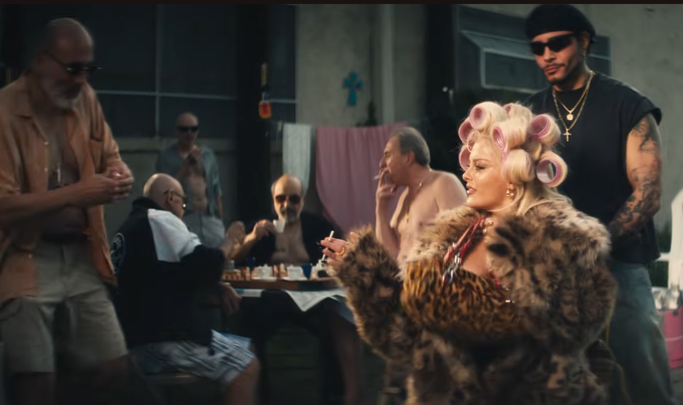 “Çike Çike” – Bebe Rexha publikon klipin me vargje në shqip