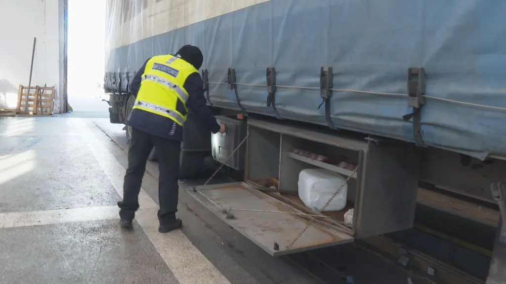 Sqarim: Droga dhe ari në Bullgari nuk u kapën në kamionin e kompanisë kosovare – pamjet u përdorën vetëm për ilustrim