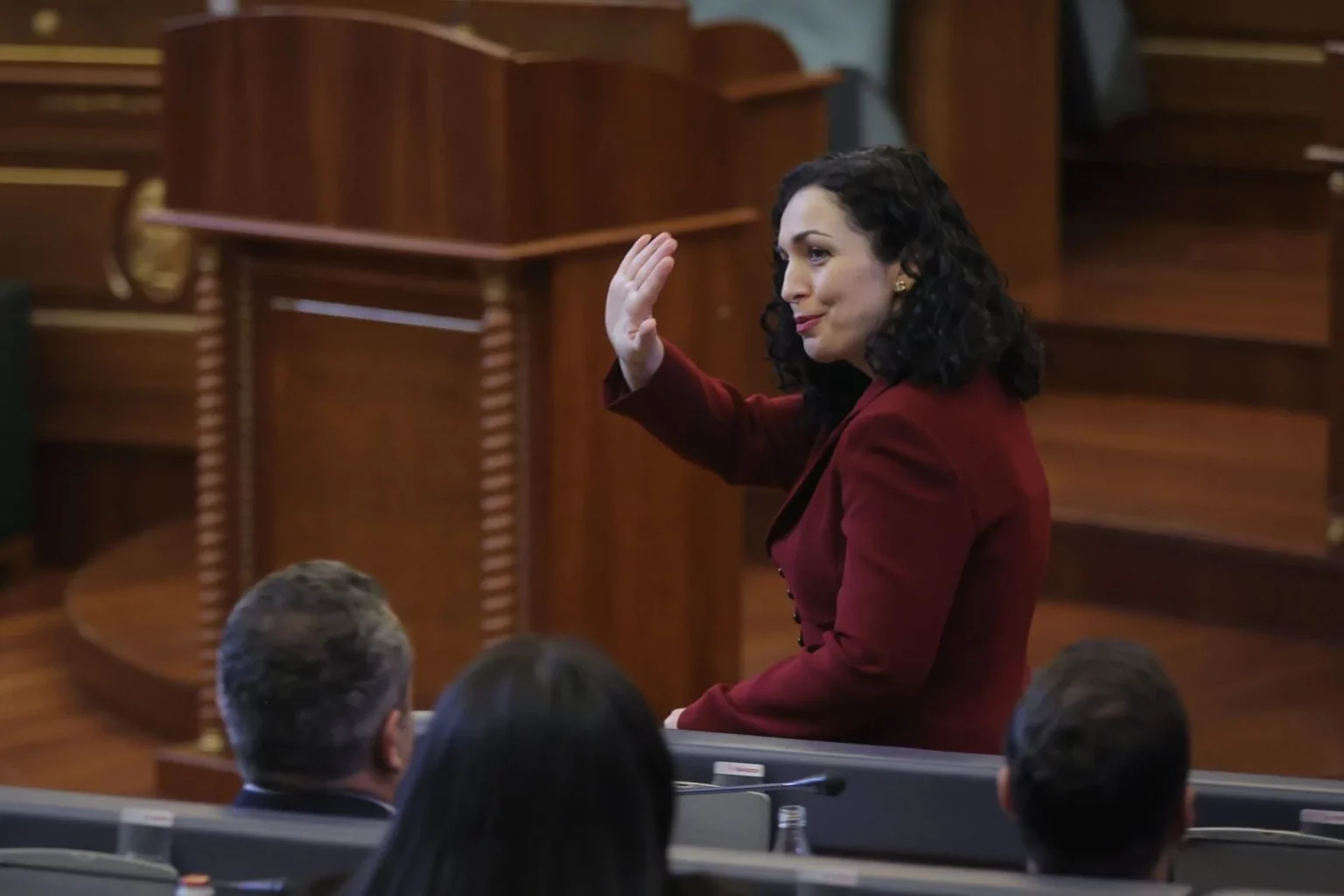 “’Fati’ i Osmanit varet nga Vetëvendosje”/ Politologu tregon skenarët e mundshëm të VV-së për çështjen e presidentit