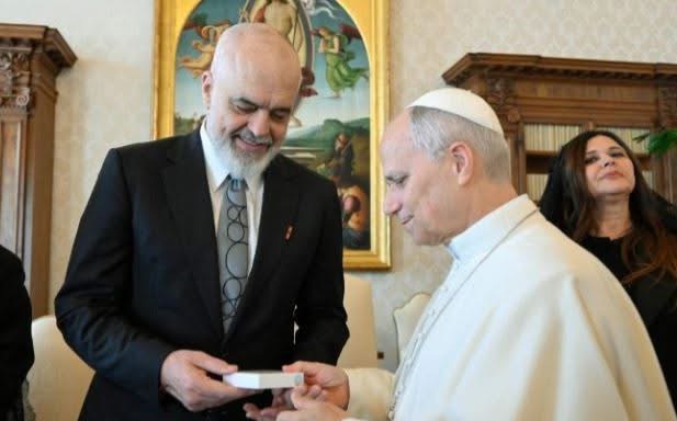 Edi Rama takohet me Papa Leon XIV