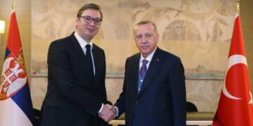 Vuçiq paralajmëron vizitë te Erdogan, kritikon aleancën ushtarake ndërmjet Prishtinës, Tiranës dhe Zagrebit