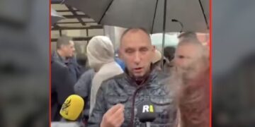 “Zoti bre pa i vrá mos e laft, spo kena bukë mo as me hanger” – Qytetari mezi mban lotët në protestë: “Nuk po ia dalim më”