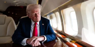 Trump thotë se nuk fle kurrë në aeroplan