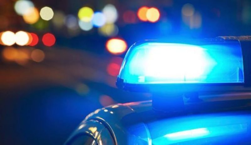 Pejë: Aksidentohen ndërmjet vete një veturë dhe një motoçikletë