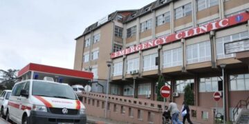 Intervenimi i rrallë në QKUK: Si iu hoq gjilpëra 14-vjeçares që i shkoi afër zemrës