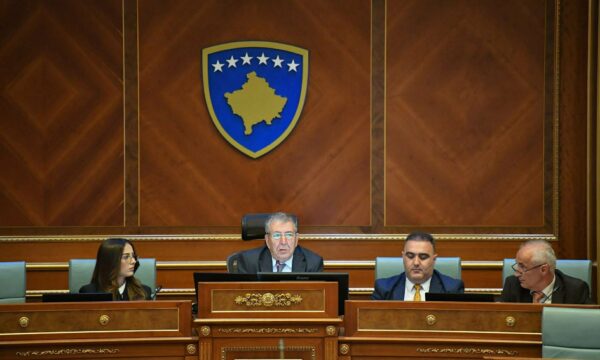 Deharin nesër e ndihmon deputetja turke, ky është skenari i seancës së nesërme që e dakorduan partitë