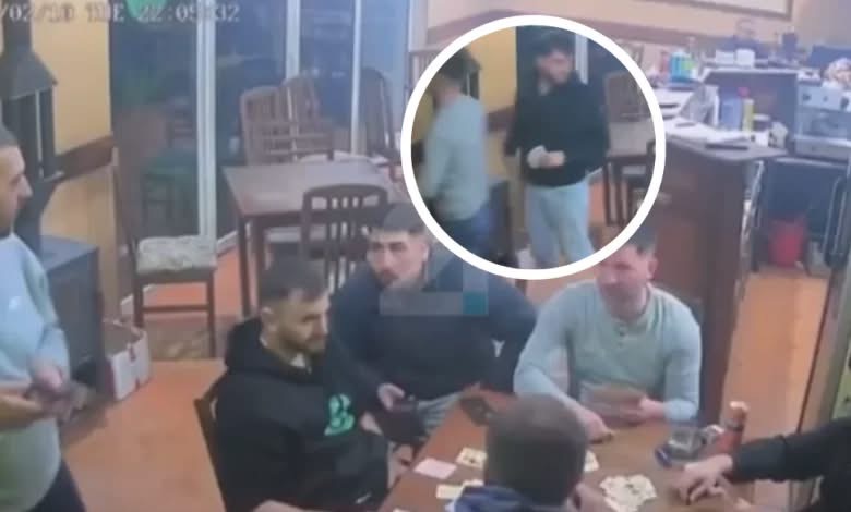 Momenti kur bie tërmetit në një çajtore, të rinjtë ikin me vrap (PAMJE)