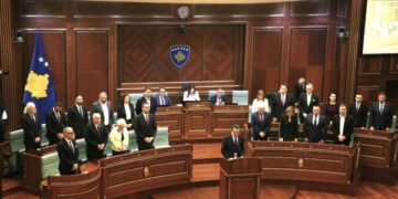 Dyfishim të shtesave e pagë mesatare mbi 1 mijë euro në sektorin publik – zotimet e Kurtit për mandatin e ri