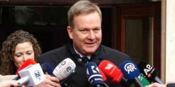 BE-ja zgjat mandatin e  përfaqësuesit për dialogun Kosovë-Serbi, Peter Sorensen