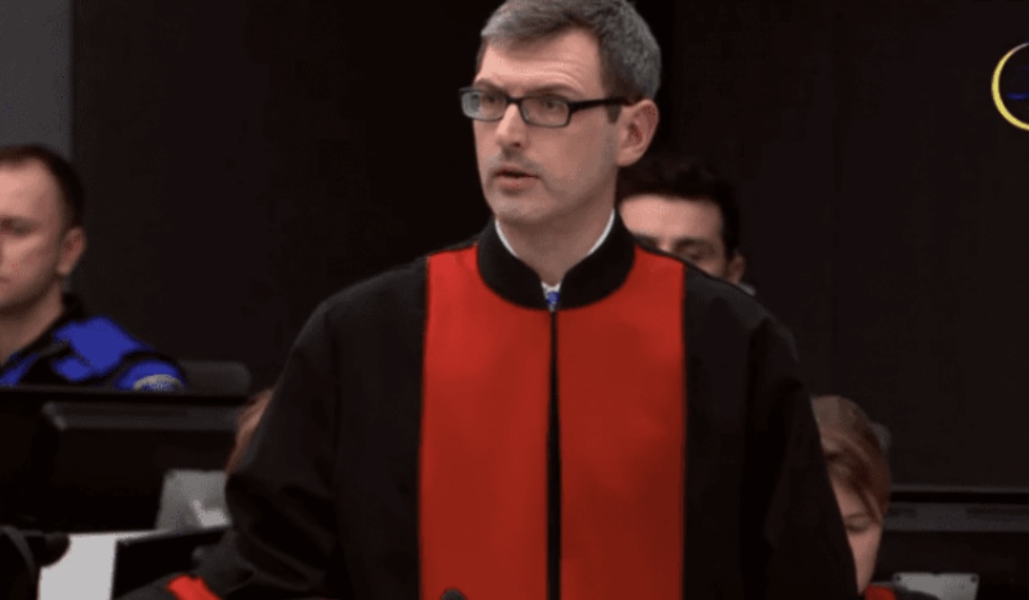 Ellis: Nuk u vërtetua se Krasniqi ka pasur përgjegjësinë kryesore për komunikatat