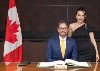 Deputeti kanadez, dhëndër i Kosovës uron 18-vjetorin e Pavarësisë, ka një porosi për vizitorët: Shkoni në Rahovec