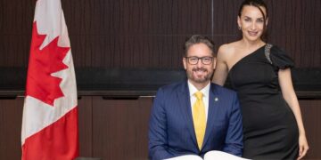 Deputeti kanadez, dhëndër i Kosovës uron 18-vjetorin e Pavarësisë, ka një porosi për vizitorët: Shkoni në Rahovec